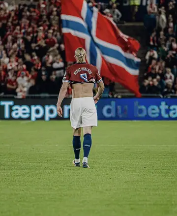 Football phone wallpaper 487