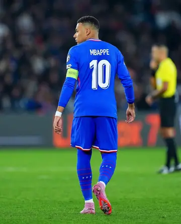 Football phone wallpaper 504