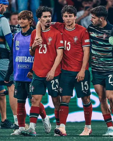 Football phone wallpaper 524
